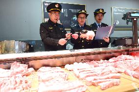 Law Enforcement Personnel Inspect Fresh Lamps in Lianyungang