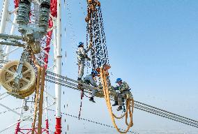 Wuhan - Nanchang UHV Line Construction