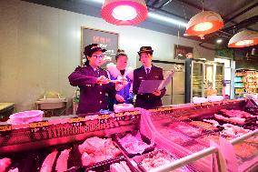 Law Enforcement Personnel Inspect Fresh Lamps in Lianyungang