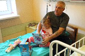 3yo Kherson girl survives after Russian mine shrapnel extracted from her heart