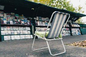 Olympics Threaten To Erase Riverside Booksellers - Paris