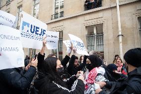 Pro-Israel and Pro-Palestinian Science Po Students, Activists Protest - Paris