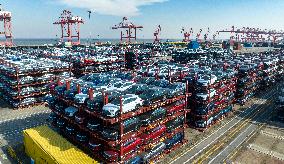 Vehicles Export in Suzhou Port