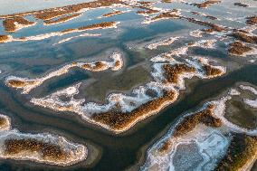 Mirabilite Crystallization in A Salt Lake in Yuncheng