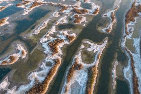 Mirabilite Crystallization in A Salt Lake in Yuncheng