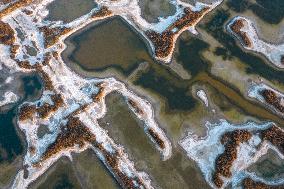 Mirabilite Crystallization in A Salt Lake in Yuncheng