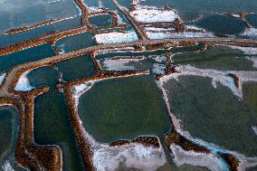 Mirabilite Crystallization in A Salt Lake in Yuncheng