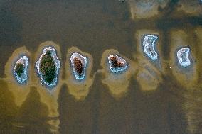 Mirabilite Crystallization in A Salt Lake in Yuncheng