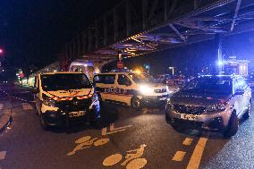 One Dead, Two Injured After Man Attacks Tourists Near Eiffel Tower - Paris