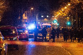 One Dead, Two Injured After Man Attacks Tourists Near Eiffel Tower - Paris