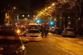 One Dead, Two Injured After Man Attacks Tourists Near Eiffel Tower - Paris