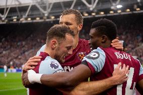 West Ham United v Crystal Palace - Premier League