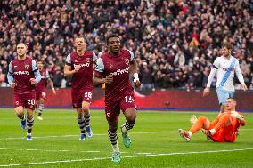 West Ham United v Crystal Palace - Premier League