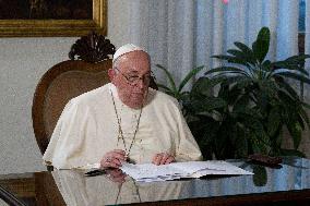 Pope Francis Signing The Confluence Of Conscience - Vatican