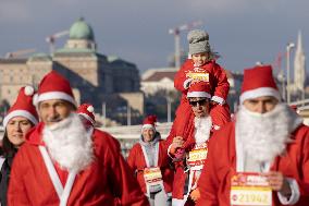 HUNGARY-BUDAPEST-SANTA RUN