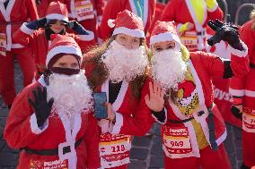 HUNGARY-BUDAPEST-SANTA RUN