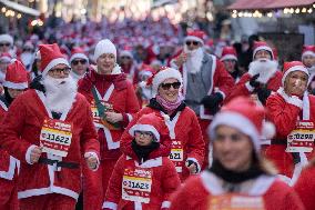 HUNGARY-BUDAPEST-SANTA RUN