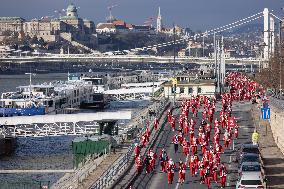 HUNGARY-BUDAPEST-SANTA RUN