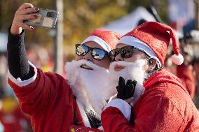 HUNGARY-BUDAPEST-SANTA RUN