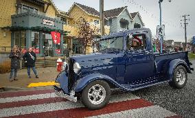 CANADA-RICHMOND-CHRISTMAS CLASSIC CAR CRUISE