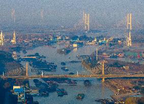 Coal Carriers Sail on The Beijing-Hangzhou Grand Canal