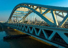 Coal Carriers Sail on The Beijing-Hangzhou Grand Canal