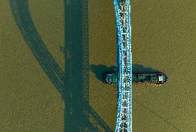 Coal Carriers Sail on The Beijing-Hangzhou Grand Canal