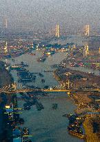 Coal Carriers Sail on The Beijing-Hangzhou Grand Canal