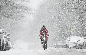 Heavy Snowfall Hits Montreal