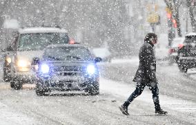 Heavy Snowfall Hits Montreal