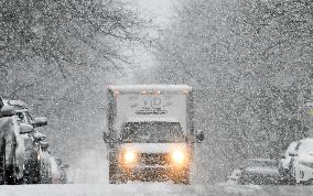 Heavy Snowfall Hits Montreal