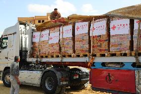 EGYPT-CAIRO-CHINA-GAZA-HUMANITARIAN AID SUPPLIES-HANDOVER