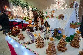 CANADA-VANCOUVER-GINGERBREAD HOUSES