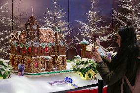 CANADA-VANCOUVER-GINGERBREAD HOUSES