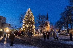 Christmassy central square