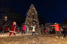 Christmassy central square