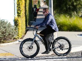Arnold Schwarzenegger Morning Cycling - LA