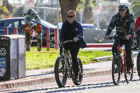 Arnold Schwarzenegger Morning Cycling - LA