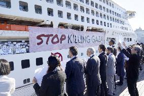 Ambassadors call for peace in Gaza