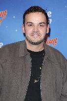 Un Stupefiant Noel Premiere - Paris