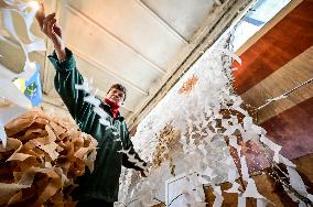 Making winter camouflage netting in Zaporizhzhia