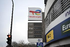 TotalEnergies Service Station Closed - Paris