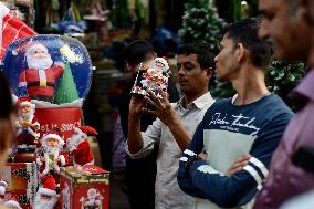 People Throng Christmas Market In Mumbai