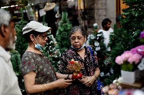 People Throng Christmas Market In Mumbai