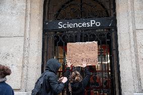 Students Occupy SciencesPo - Paris