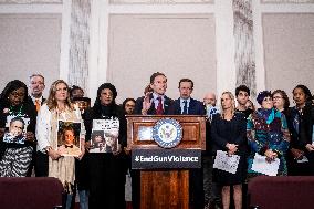 Lawmakers mark annivesary of Sandy Hook, call for assault weapons ban