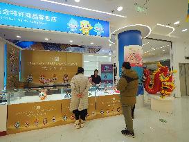 People Shop For Long Dundun in Beijing
