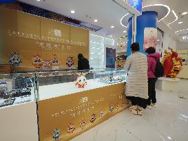 People Shop For Long Dundun in Beijing