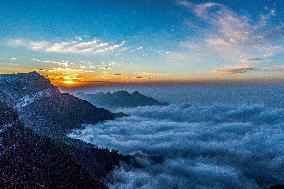 Tourist Enjoy Jinfo Mountain in Chongqing