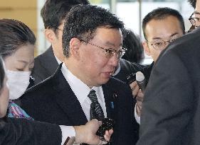 Top spokesman accused of not reporting 10 mil. yen in income